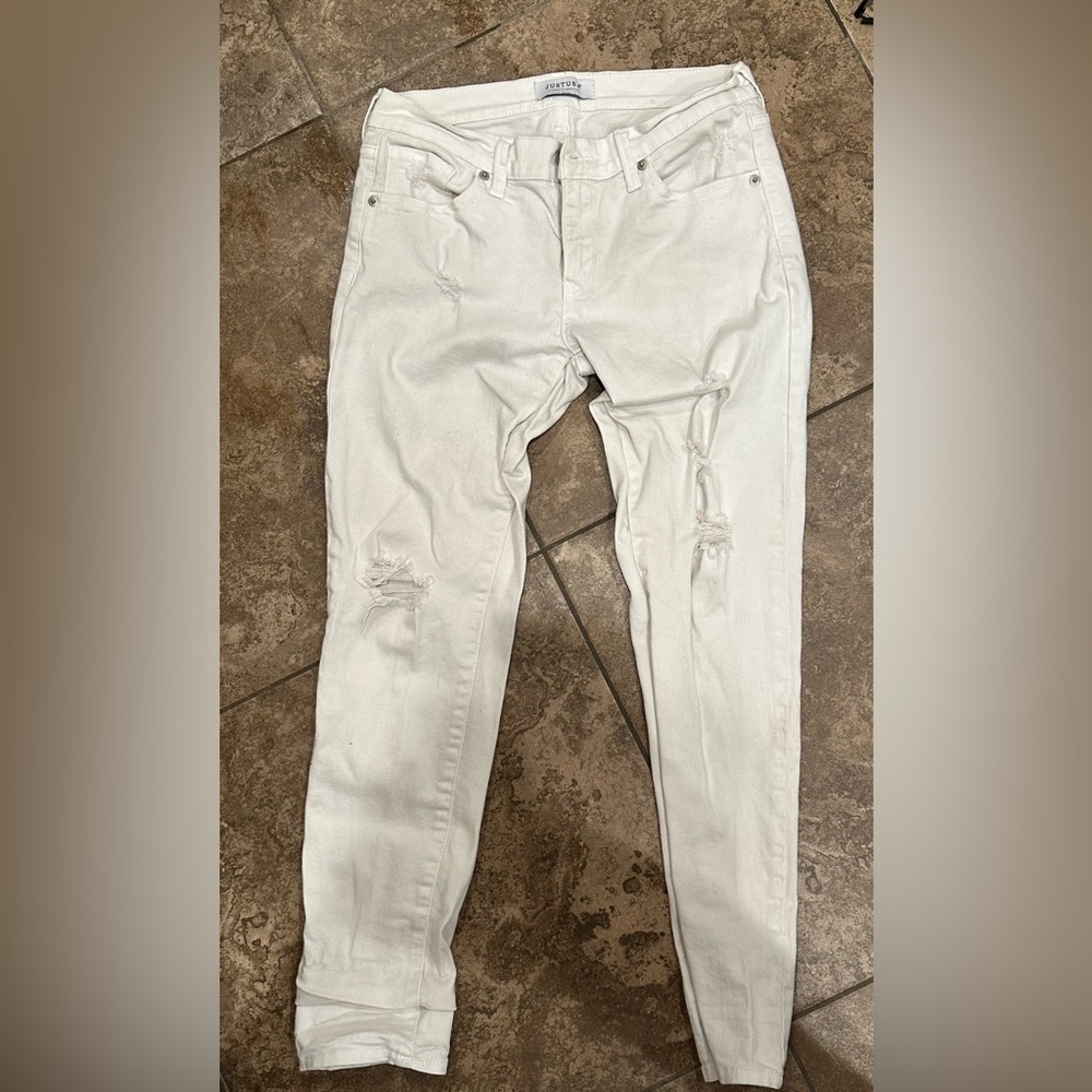 White skinny jeans